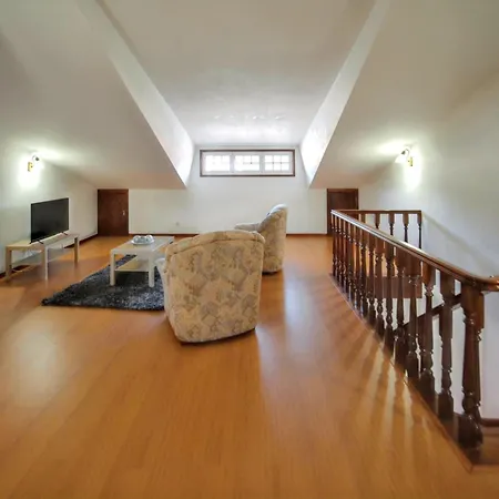 Elegant House In Santa Maria Da Feira With Balcony And View Aveiro