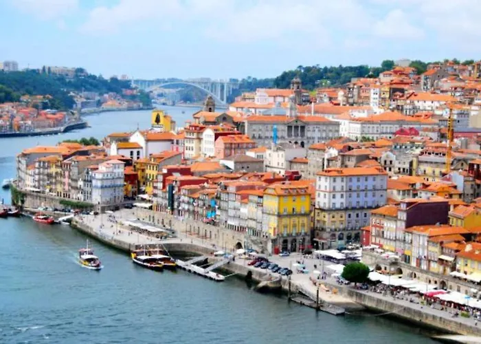 Hébergement de vacances Spacious House In Santa Maria Da Feira - 220 M² With View