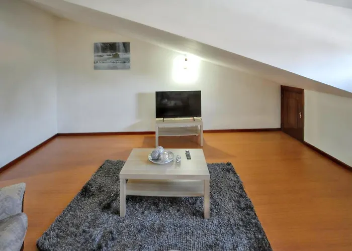 Spacious House In Santa Maria Da Feira - 220 M² With View Hébergement de vacances