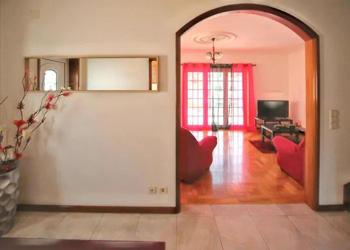 Spacious House In Santa Maria Da Feira - 220 M² With View Hébergement de vacances Aveiro