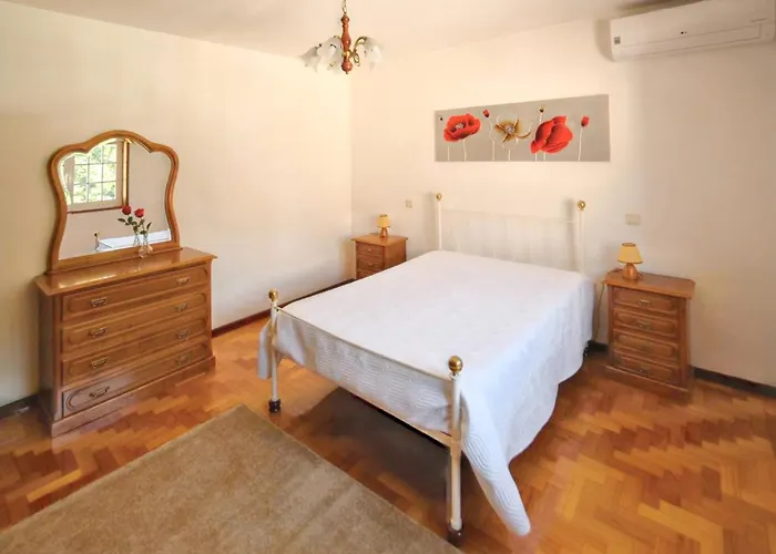 Hébergement de vacances Spacious House In Santa Maria Da Feira - 220 M² With View *