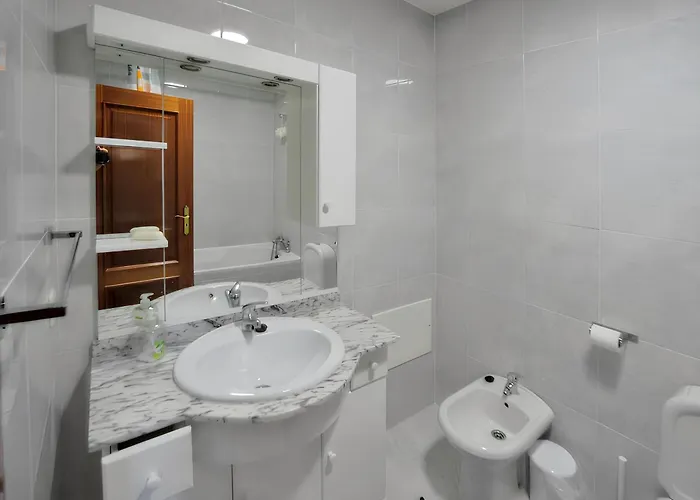 Hébergement de vacances Spacious House In Santa Maria Da Feira - 220 M² With View Aveiro